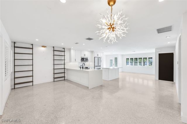 2737 Shoreview DR, Naples, FL 34112