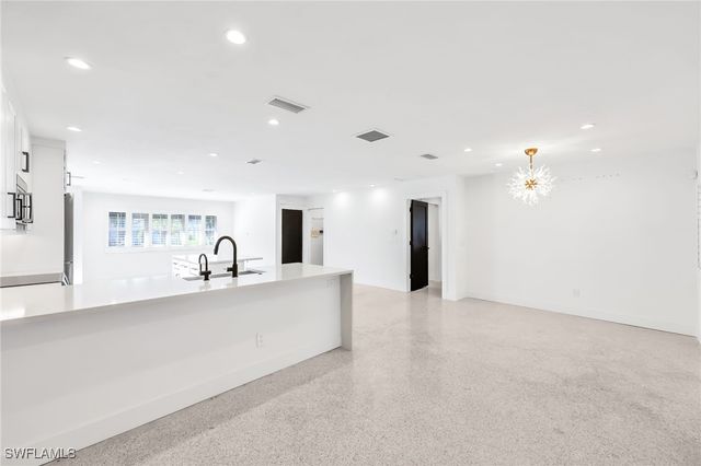 2737 Shoreview DR, Naples, FL 34112