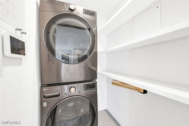 2737 Shoreview DR, Naples, FL 34112