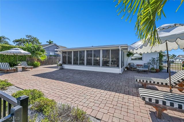 2737 Shoreview DR, Naples, FL 34112