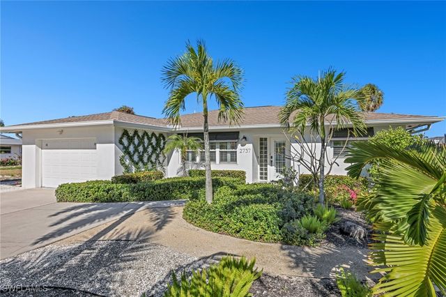 2737 Shoreview DR, Naples, FL 34112