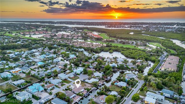 2737 Shoreview DR, Naples, FL 34112