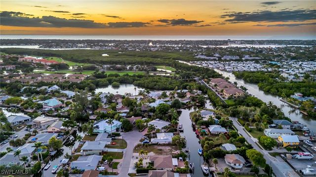 2737 Shoreview DR, Naples, FL 34112