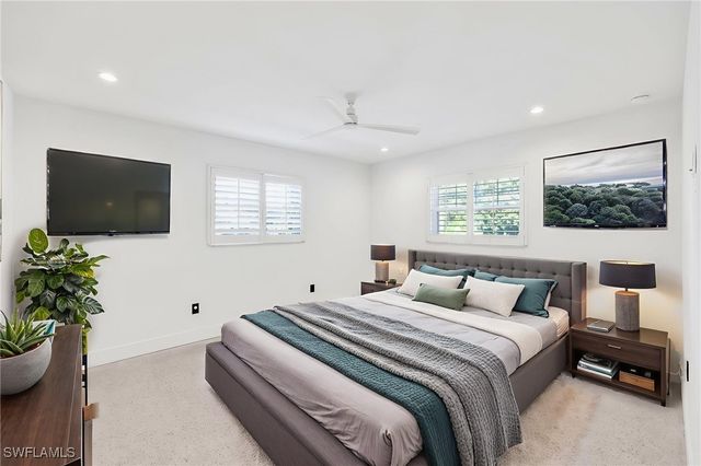 2737 Shoreview DR, Naples, FL 34112