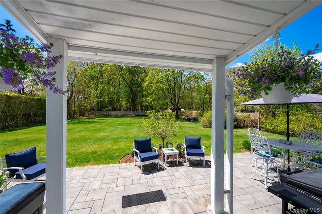 46 Red Bridge Road, Center Moriches, NY 11934