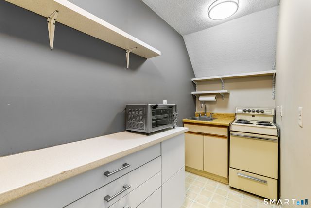 102 Orchard Hill Drive, Windsor Locks, CT 06096