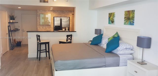 335 S Biscayne Blvd 1706, Miami, FL 33131