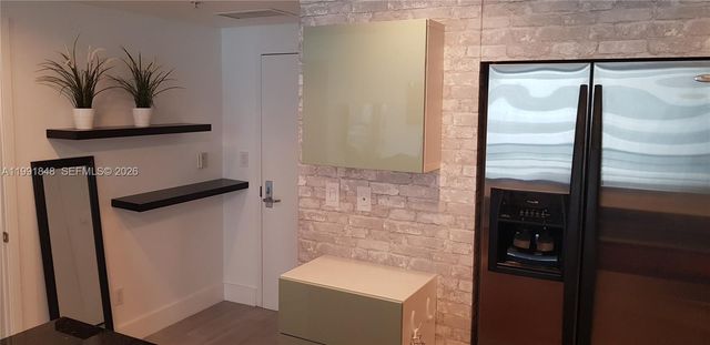 335 S Biscayne Blvd 1706, Miami, FL 33131