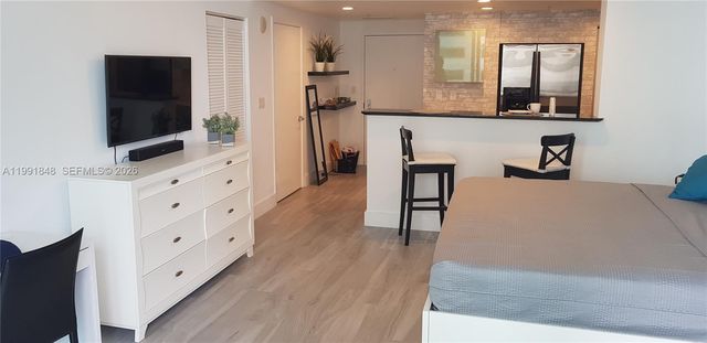 335 S Biscayne Blvd 1706, Miami, FL 33131