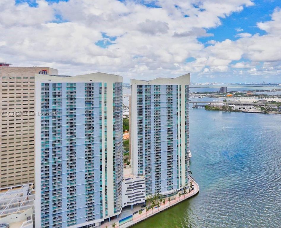 Image 13 of property listing at 335 S Biscayne Blvd 1706, Miami, FL 33131