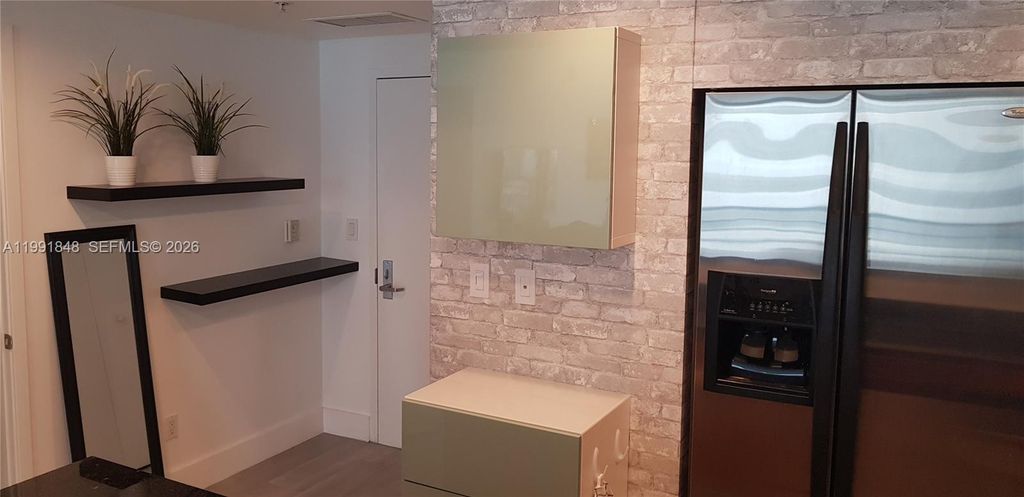 Image 4 of property listing at 335 S Biscayne Blvd 1706, Miami, FL 33131