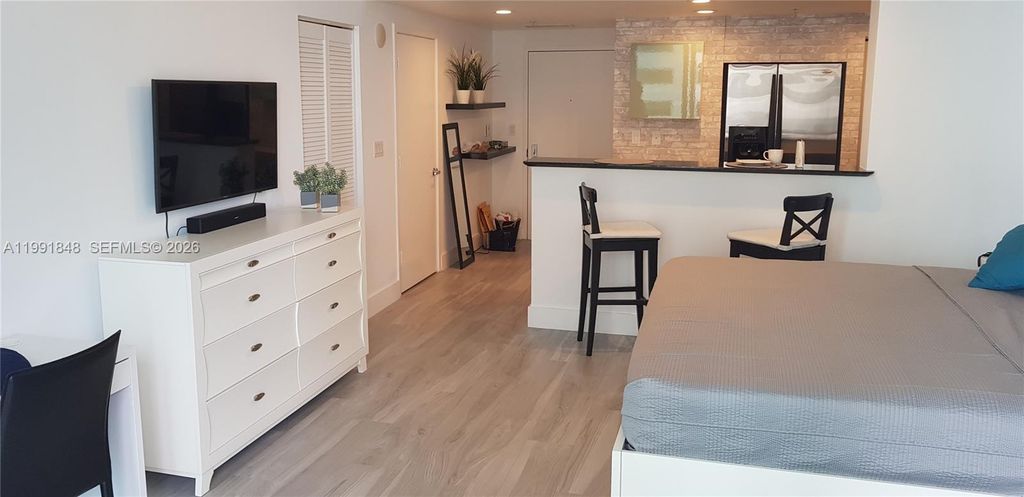 Image 6 of property listing at 335 S Biscayne Blvd 1706, Miami, FL 33131