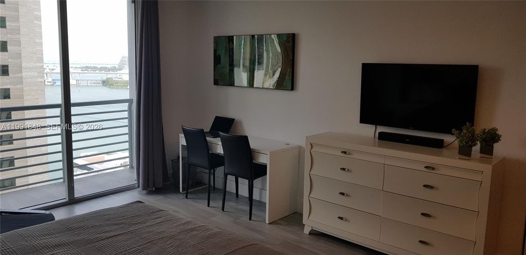 Image 8 of property listing at 335 S Biscayne Blvd 1706, Miami, FL 33131