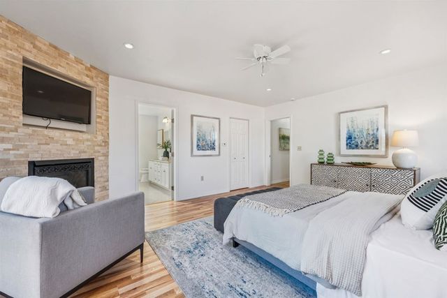 13000 Neptune Dr, San Leandro, CA 94577