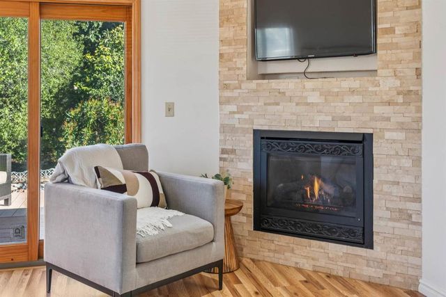 13000 Neptune Dr, San Leandro, CA 94577