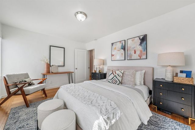 13000 Neptune Dr, San Leandro, CA 94577