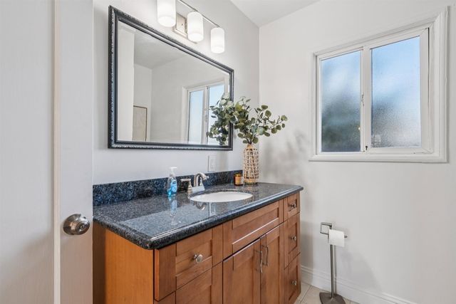 13000 Neptune Dr, San Leandro, CA 94577