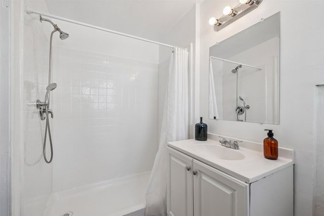 13000 Neptune Dr, San Leandro, CA 94577