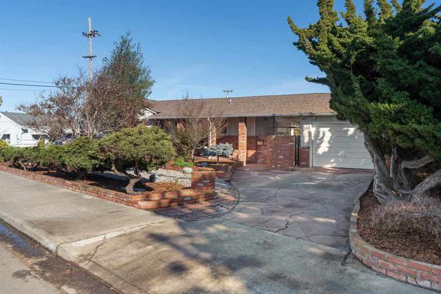 13000 Neptune Dr, San Leandro, CA 94577