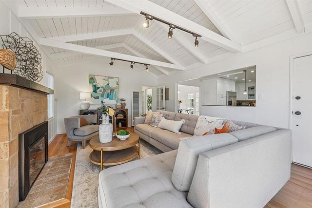 13000 Neptune Dr, San Leandro, CA 94577