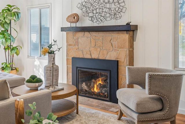 13000 Neptune Dr, San Leandro, CA 94577