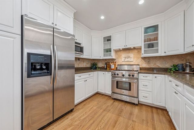 13000 Neptune Dr, San Leandro, CA 94577