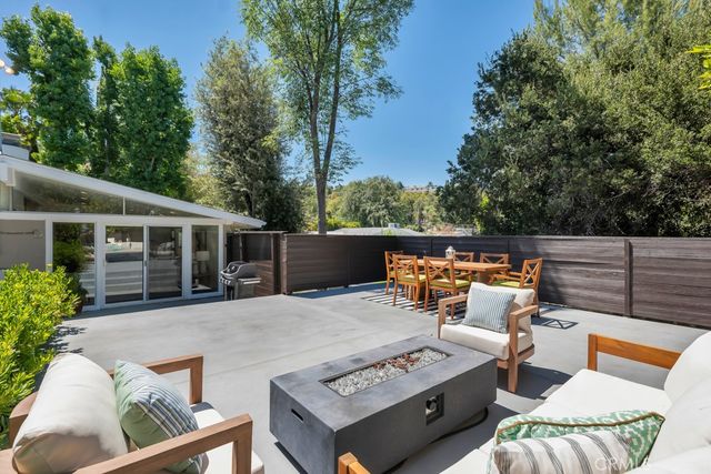 4824 Peonia Road, Woodland Hills, CA 91364