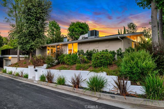 4824 Peonia Road, Woodland Hills, CA 91364