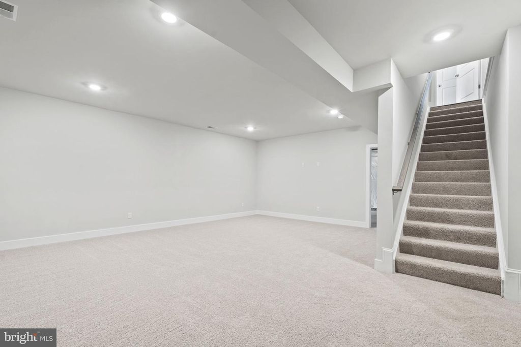 825 LONG MEADOW DR, Fredericksburg, VA 22406