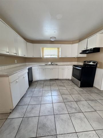 2623 E 55th Place, Tulsa, OK 74105
