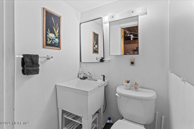 17 Chestnut Hill Drive, Toms River, NJ 08755