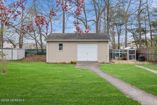 17 Chestnut Hill Drive, Toms River, NJ 08755