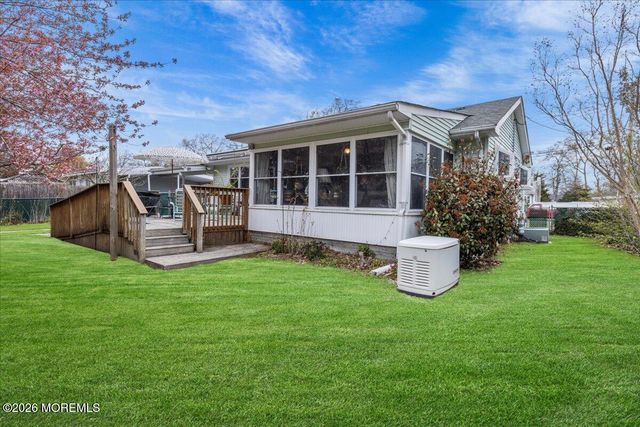 17 Chestnut Hill Drive, Toms River, NJ 08755