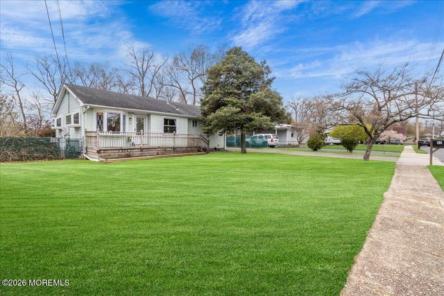 17 Chestnut Hill Drive, Toms River, NJ 08755