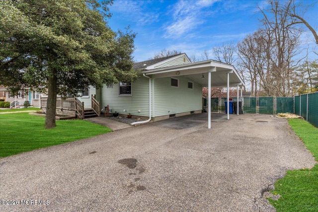 17 Chestnut Hill Drive, Toms River, NJ 08755
