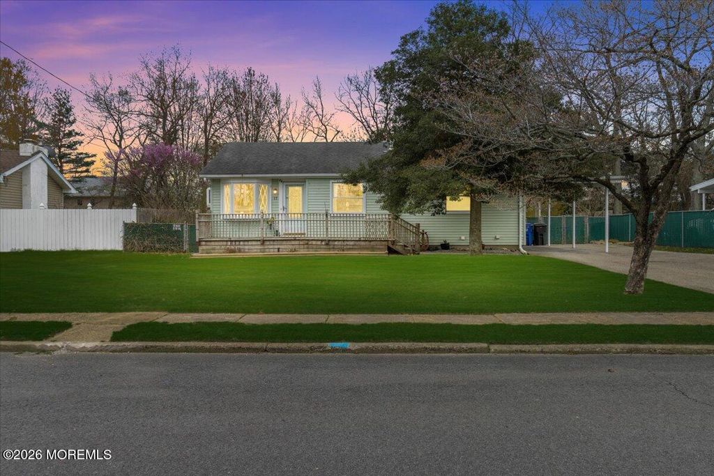 17 Chestnut Hill Drive, Toms River, NJ 08755