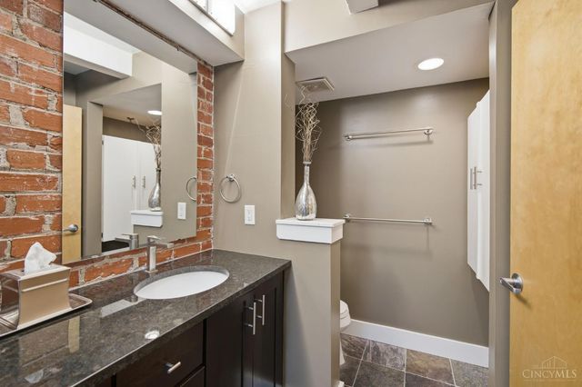 26 E Sixth Street, Cincinnati, OH 45202