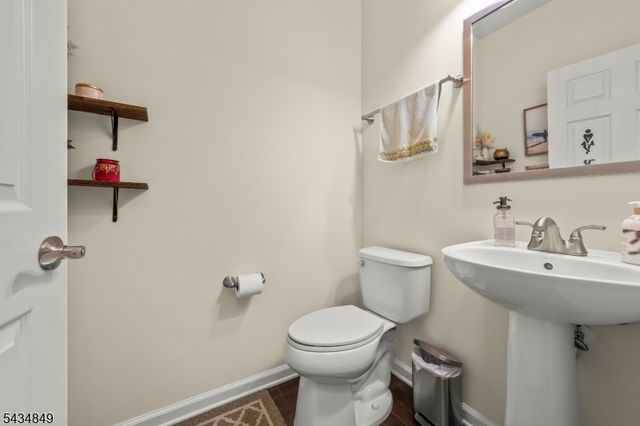 9 Mc Nish Way, West Caldwell Twp., NJ 07006