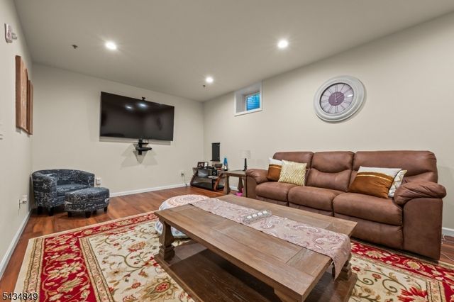 9 Mc Nish Way, West Caldwell Twp., NJ 07006