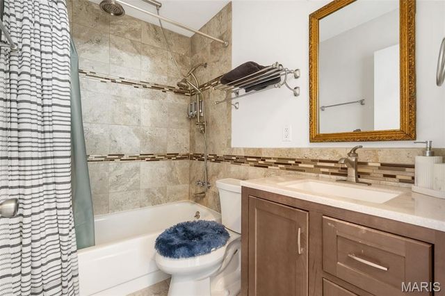 11721 Casa Grande Drive, St Louis, MO 63146