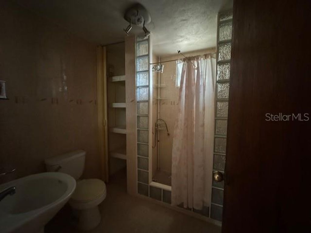 Image 18 of property listing at Calle 8 BO. PIEDRA AGUZA Casa 8, Juana Diaz, PR 00795