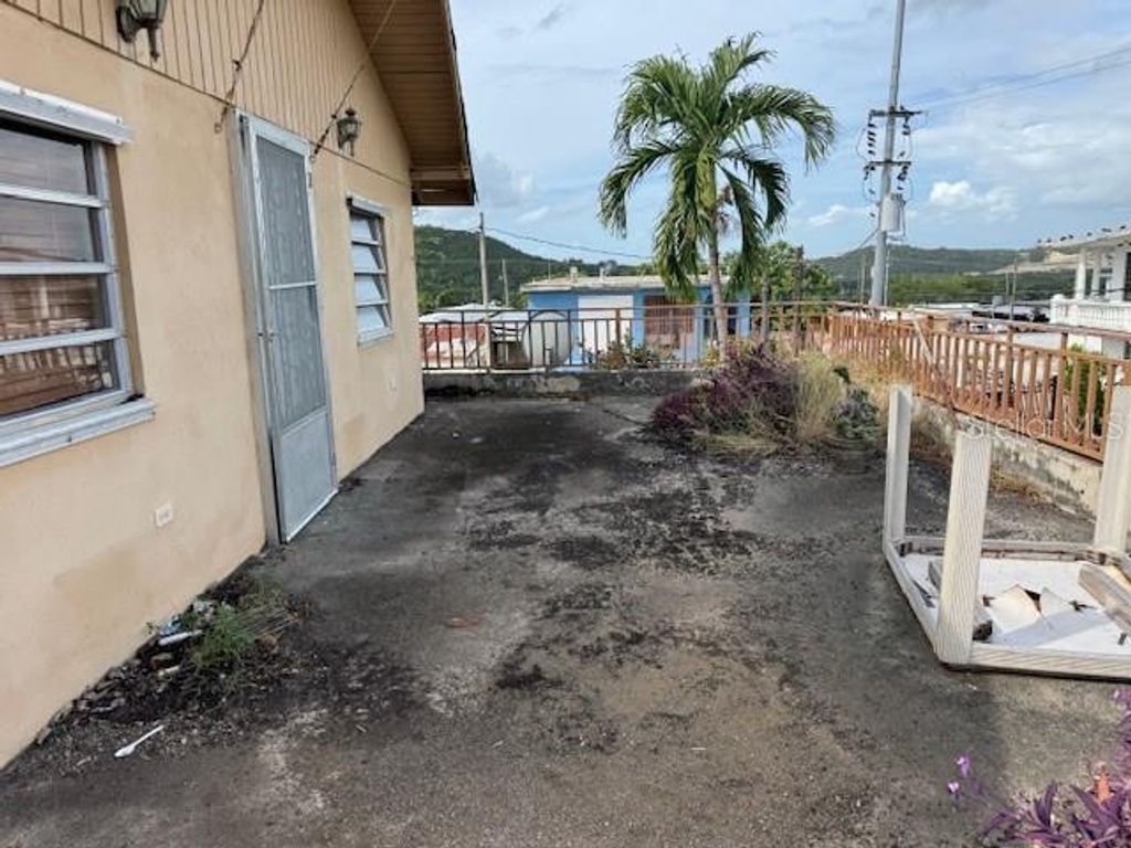 Image 24 of property listing at Calle 8 BO. PIEDRA AGUZA Casa 8, Juana Diaz, PR 00795