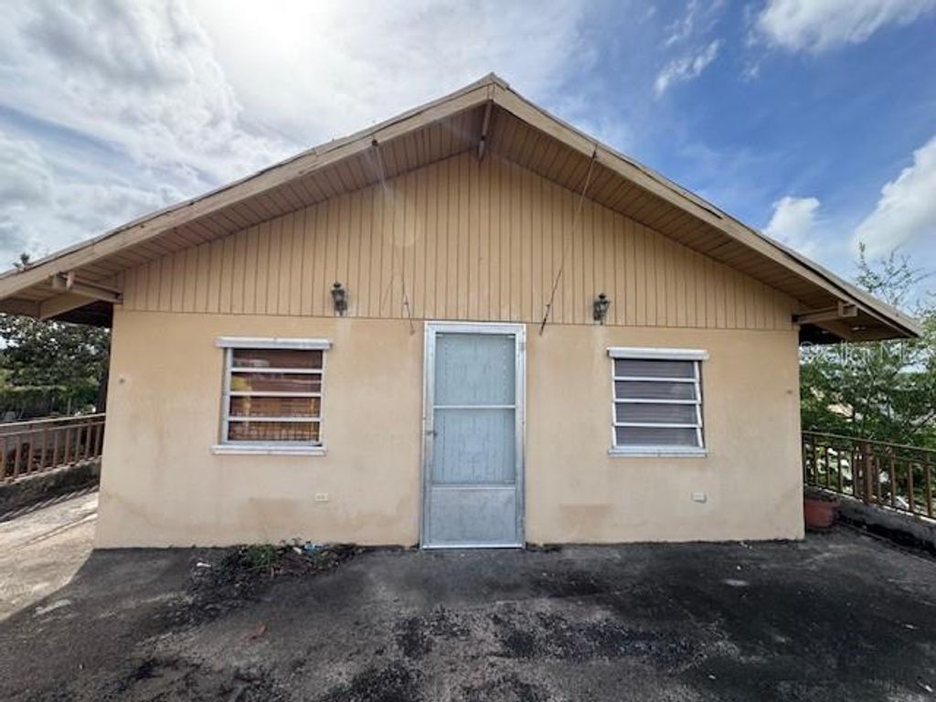 Image 30 of property listing at Calle 8 BO. PIEDRA AGUZA Casa 8, Juana Diaz, PR 00795