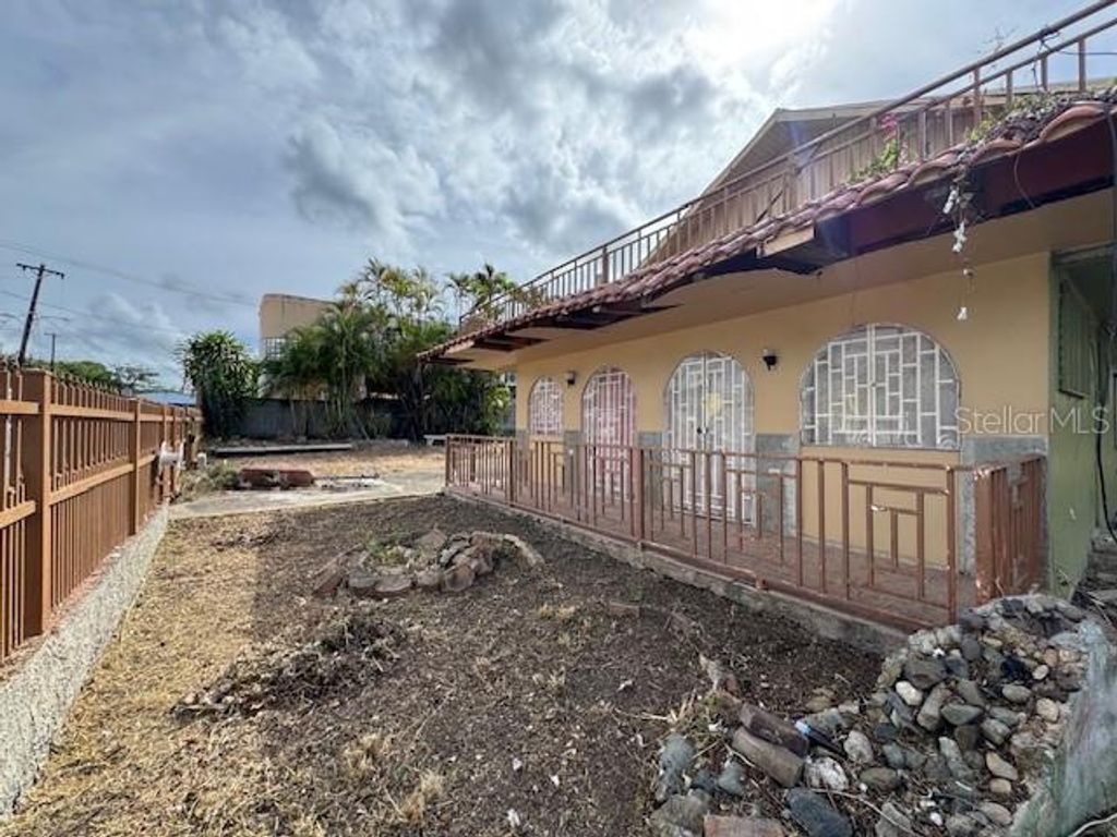 Image 8 of property listing at Calle 8 BO. PIEDRA AGUZA Casa 8, Juana Diaz, PR 00795