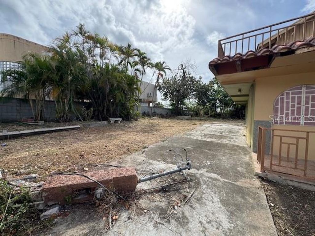 Image 9 of property listing at Calle 8 BO. PIEDRA AGUZA Casa 8, Juana Diaz, PR 00795