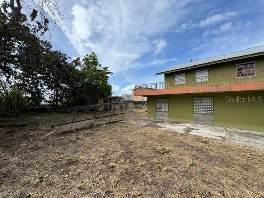 Image 10 of property listing at Calle 8 BO. PIEDRA AGUZA Casa 8, Juana Diaz, PR 00795