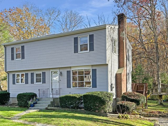 19 Center Drive, Ledyard, CT 06339