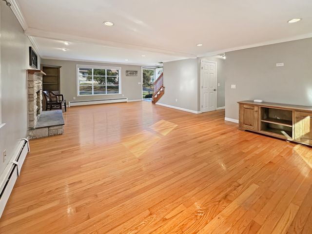 19 Center Drive, Ledyard, CT 06339