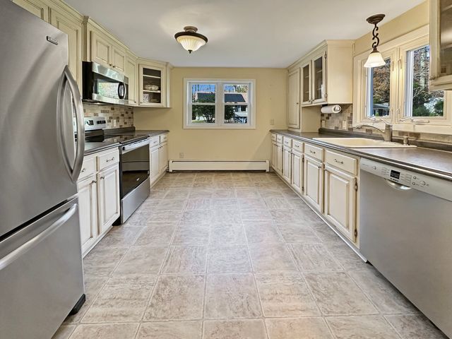 19 Center Drive, Ledyard, CT 06339