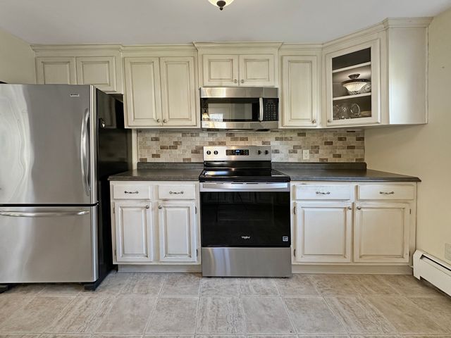 19 Center Drive, Ledyard, CT 06339